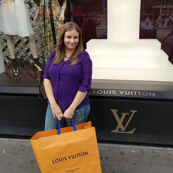 Meet your Posher, Melissa - Picture 2 of 3